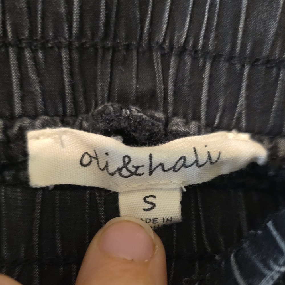 Oli & Hali Black Cropped Pants - Picture 3 of 10